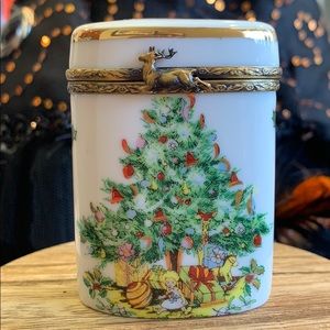 Limoges Rehausse Main Trinket Box Christmas Tree